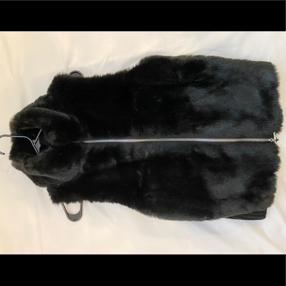 Armani Exchange Faux Fur Vest - Picture 2 of 4